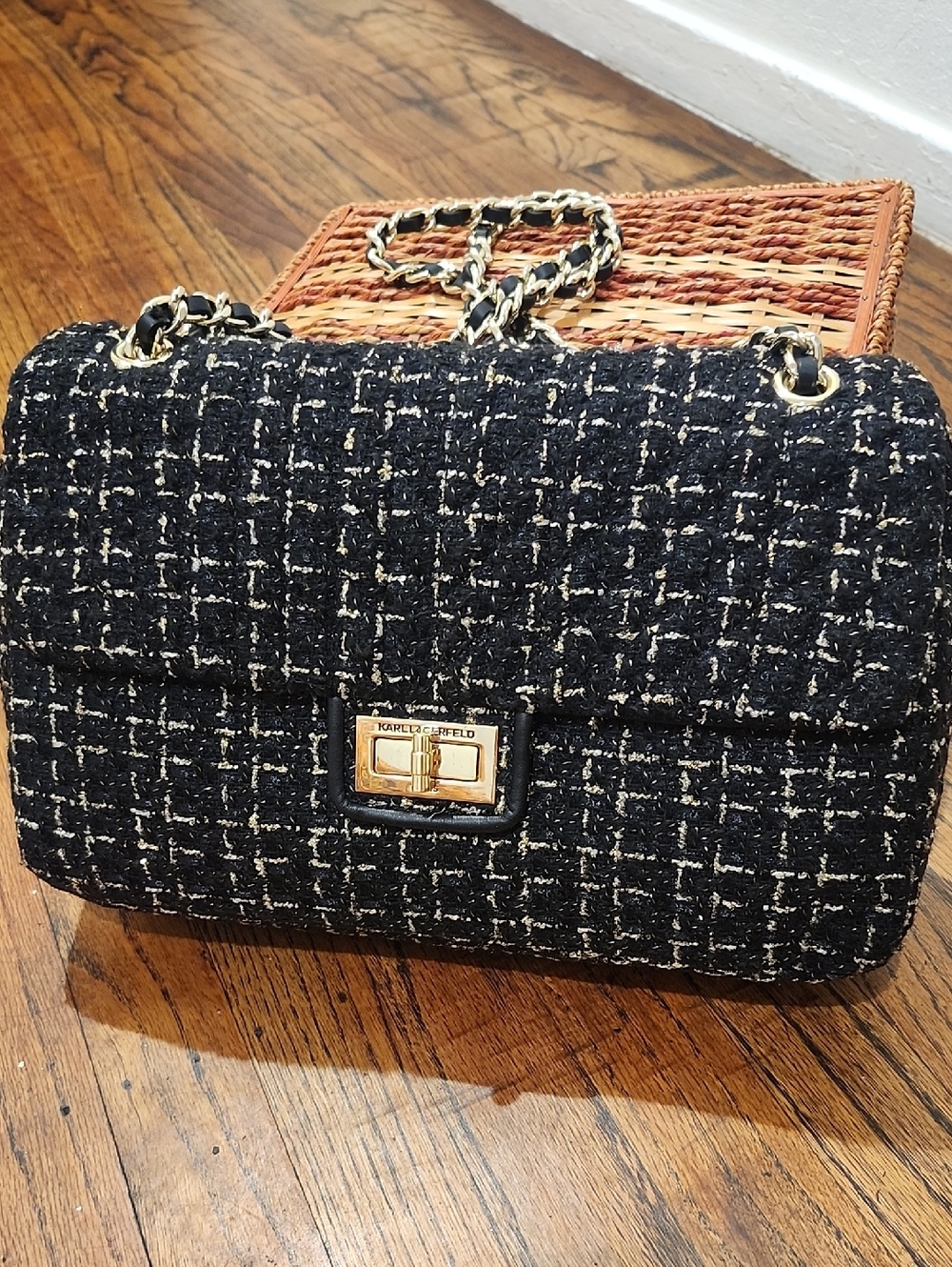 Karl Lagerfeld Paris Agyness Shoulder Bag